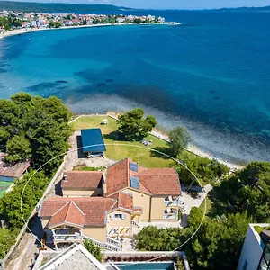 beach-apartments-villa-kaya.hotelinzadar.com/