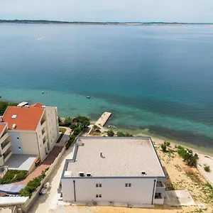beachfront-apartments-tic-with-seaview.hotelinzadar.com/