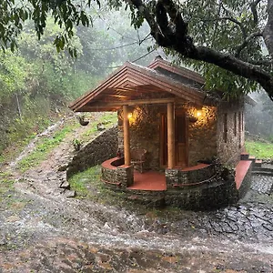  Lodge Mountain India